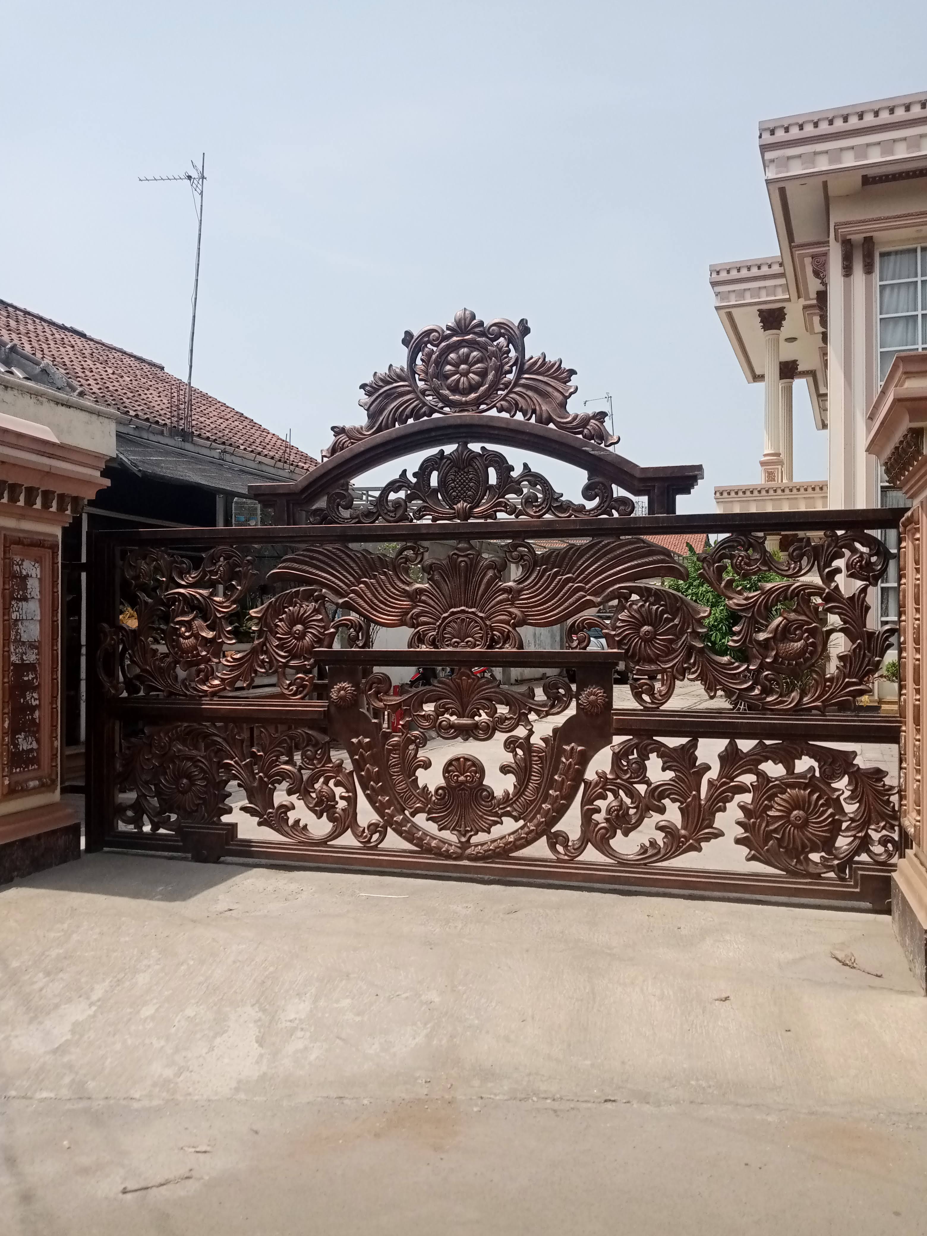 Tralis pintu besi custom