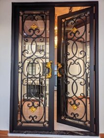 Tralis pintu besi custom
